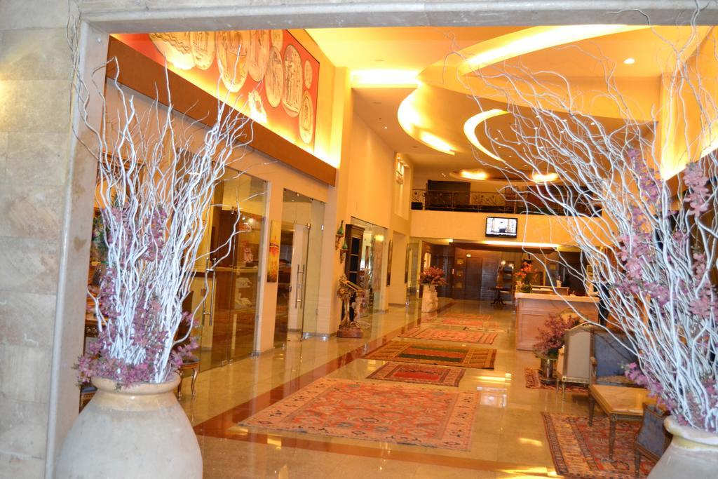 Platinum Hotel Тир Екстериор снимка