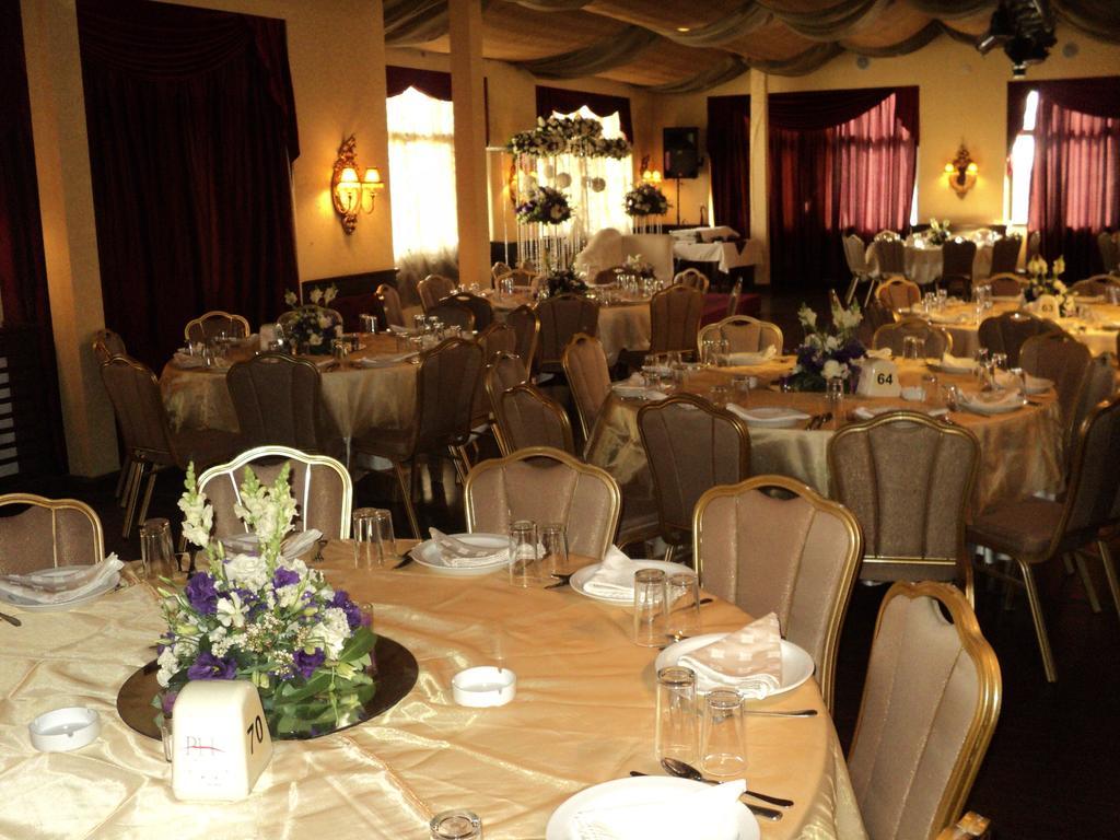 Platinum Hotel Тир Екстериор снимка