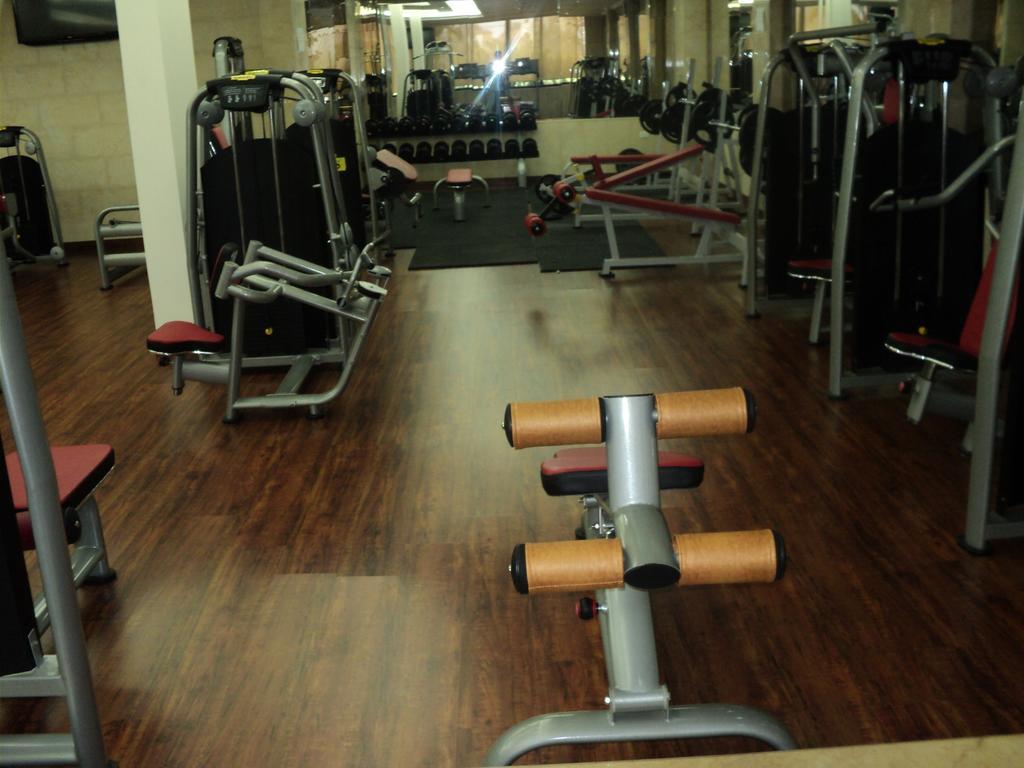 Platinum Hotel Тир Екстериор снимка