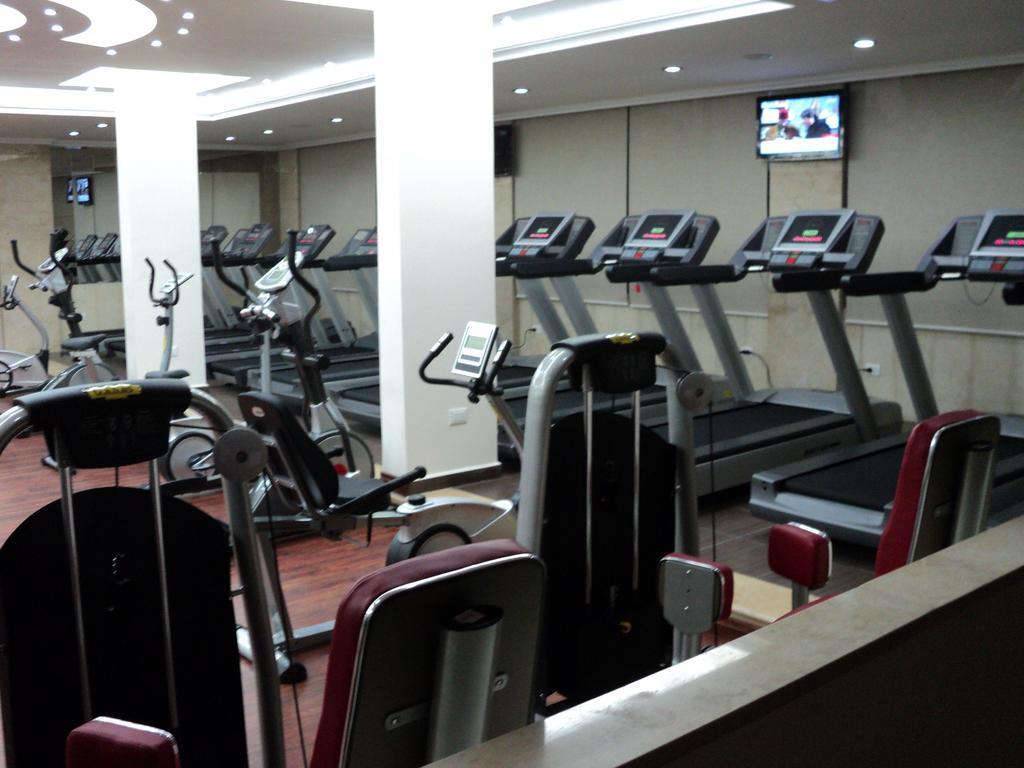 Platinum Hotel Тир Екстериор снимка