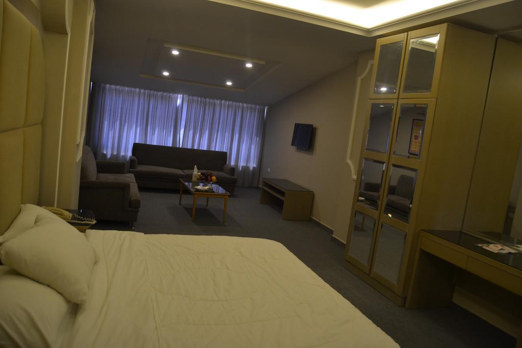 Platinum Hotel Тир Екстериор снимка