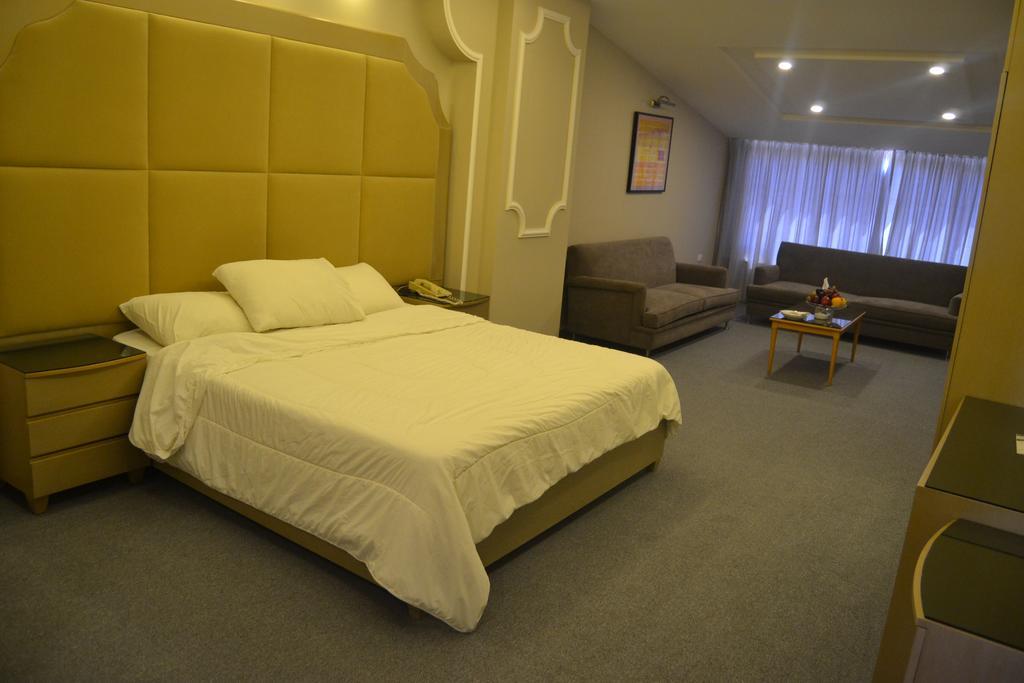 Platinum Hotel Тир Екстериор снимка
