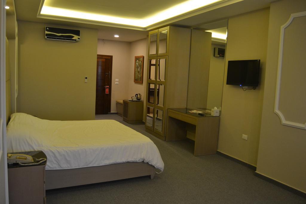 Platinum Hotel Тир Екстериор снимка