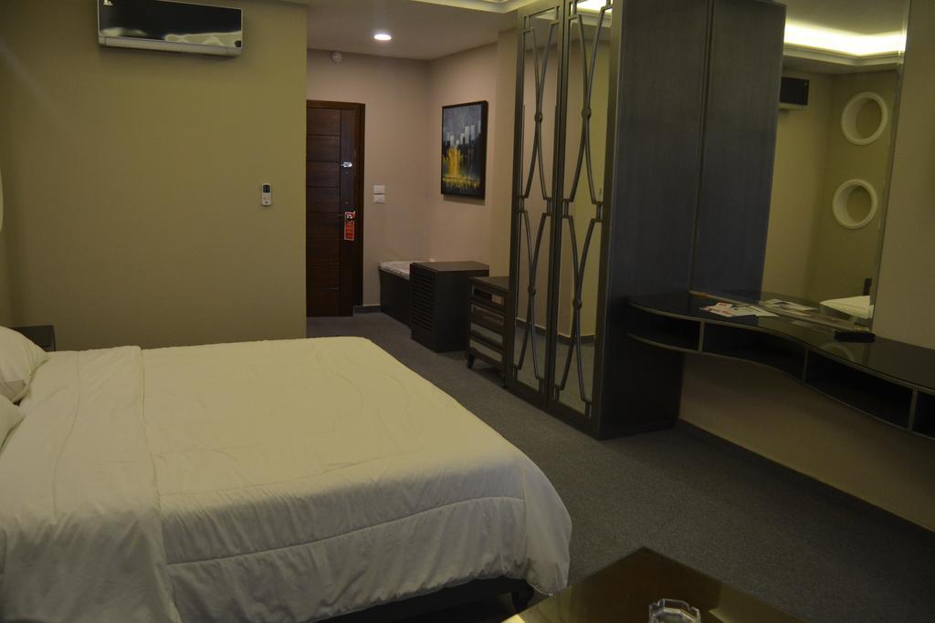 Platinum Hotel Тир Екстериор снимка