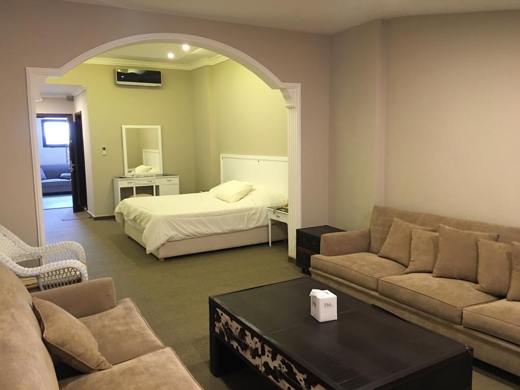Platinum Hotel Тир Екстериор снимка