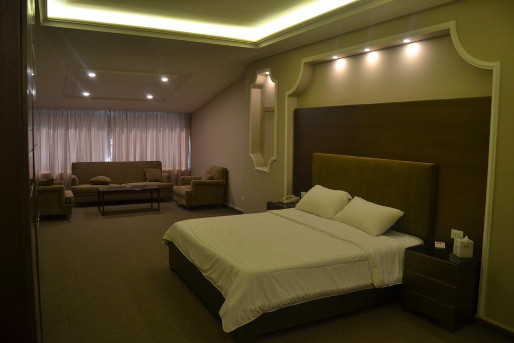Platinum Hotel Тир Екстериор снимка