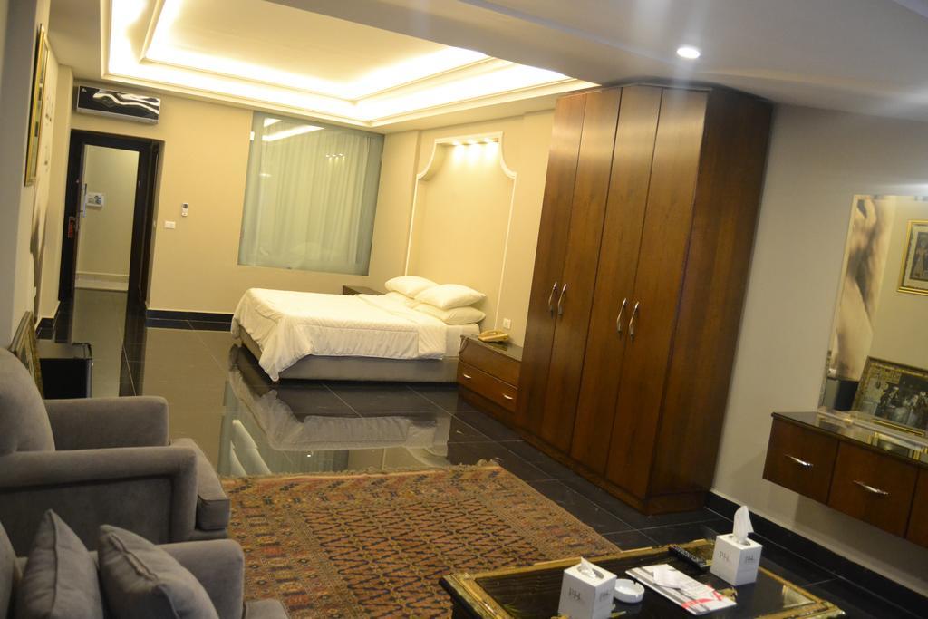 Platinum Hotel Тир Екстериор снимка