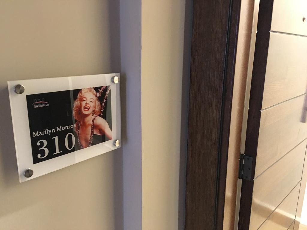 Platinum Hotel Тир Екстериор снимка