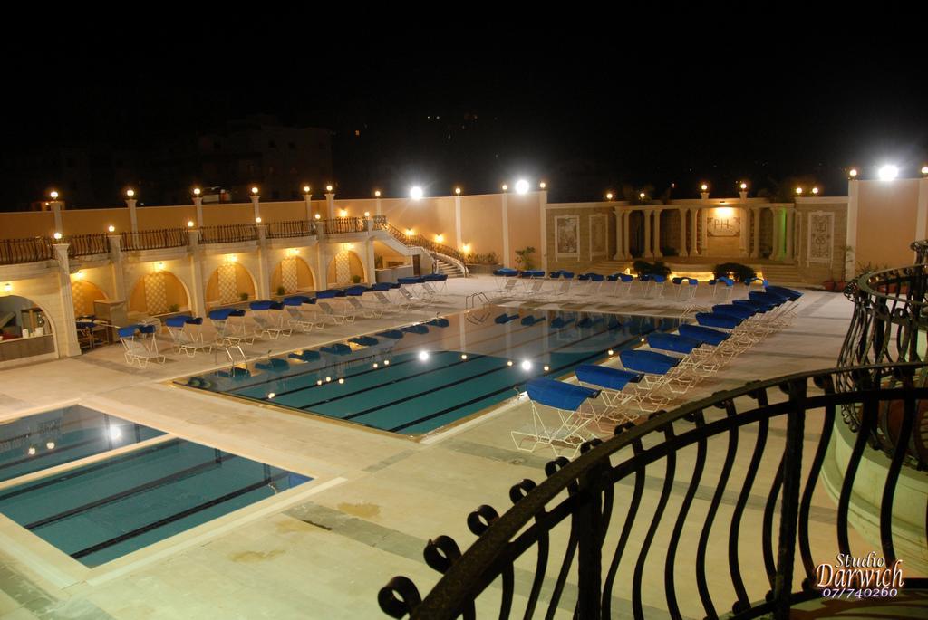 Platinum Hotel Тир Екстериор снимка