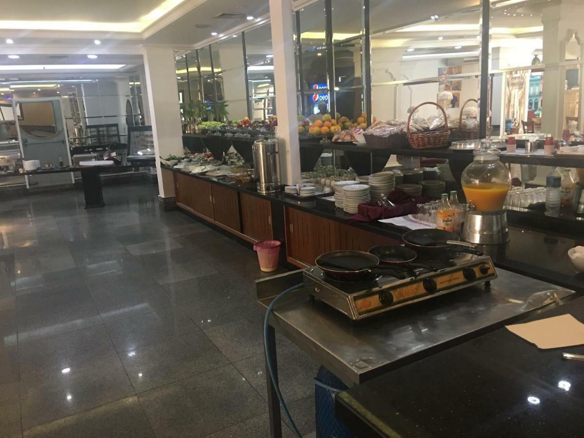 Platinum Hotel Тир Екстериор снимка